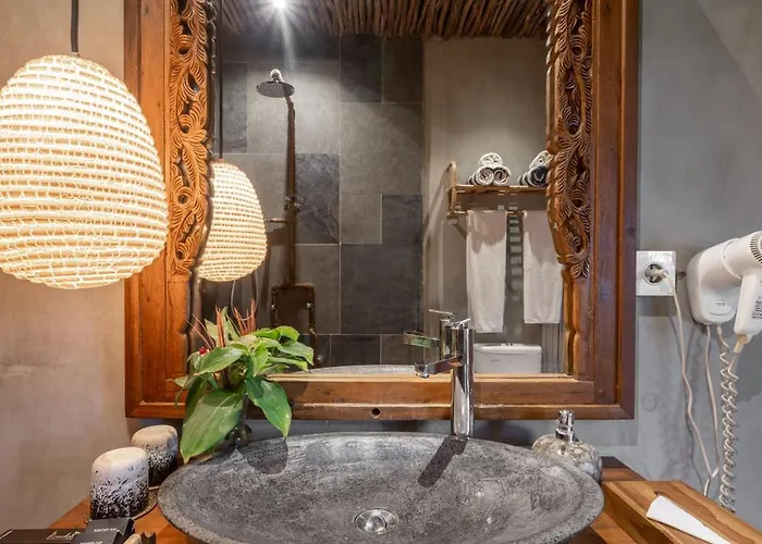 Проживание в семье Joglo Retreat *